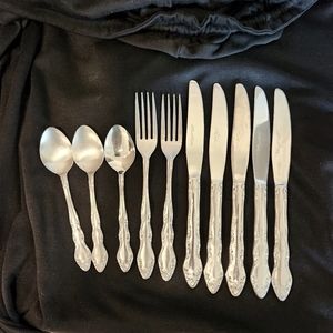 VINTAGE CARLYLE CAY 1 SET OF STAINLESS FLATWARE JAPAN